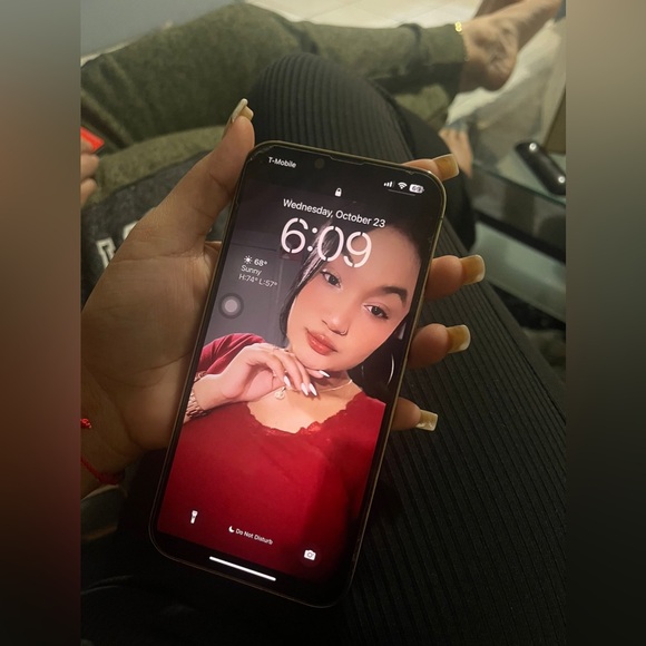 Iphone 13 pro max gold, unlocked. with 256GB and charger included - Picture 4 of 5